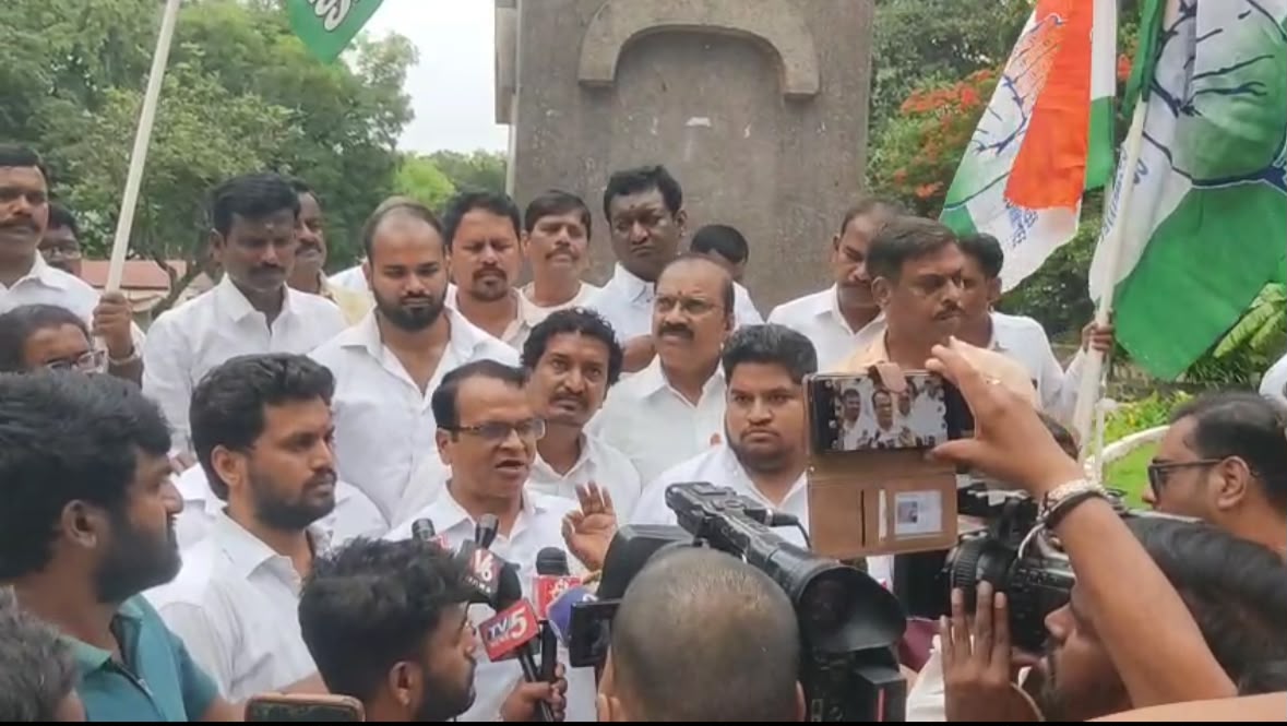 DrRiyazWgl's tweet photo. Under the Leadership of Rohith ji....Countering Fake Propaganda of KTR On Employment and Job Notifications....Dr Riyaz @Hyderabad https://t.co/kJhpqHOwLs