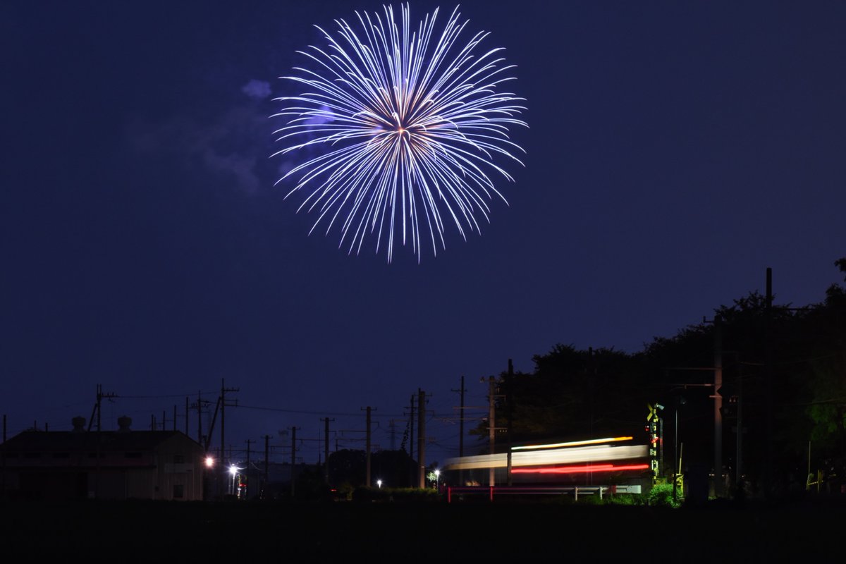kuro_papi2465's tweet photo. 打ち上げ花火が途中から上がらなくなり…しばらくすると緊急車両のサイレンが🔥愛知川橋梁の付近で火事だったそうです。
花火大会は中止になりましたが
怪我人は出なかったようで良かった😅

#愛知川花火大会
#近江鉄道 https://t.co/iNxuPhdlg0