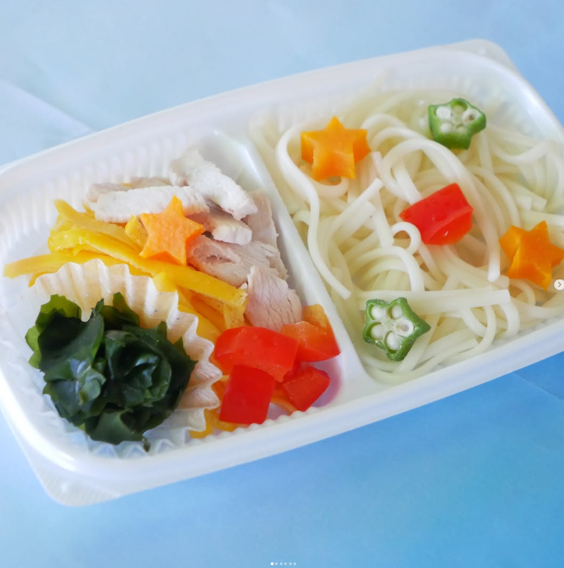 hanatoshippo's tweet photo. 「夏季限定🍜」愛犬用の冷やし中華、今年も始めました☀️ 塩不使用・無添加麺に鹿肉だしをたっぷりかけた、ひんやり美味しい一品🦌 食欲が落ちやすい季節も食べやすく、水分補給にも◎🐾 #はなとしっぽ #冷やし中華 #愛犬ごはん https://t.co/7o82ny3rfF