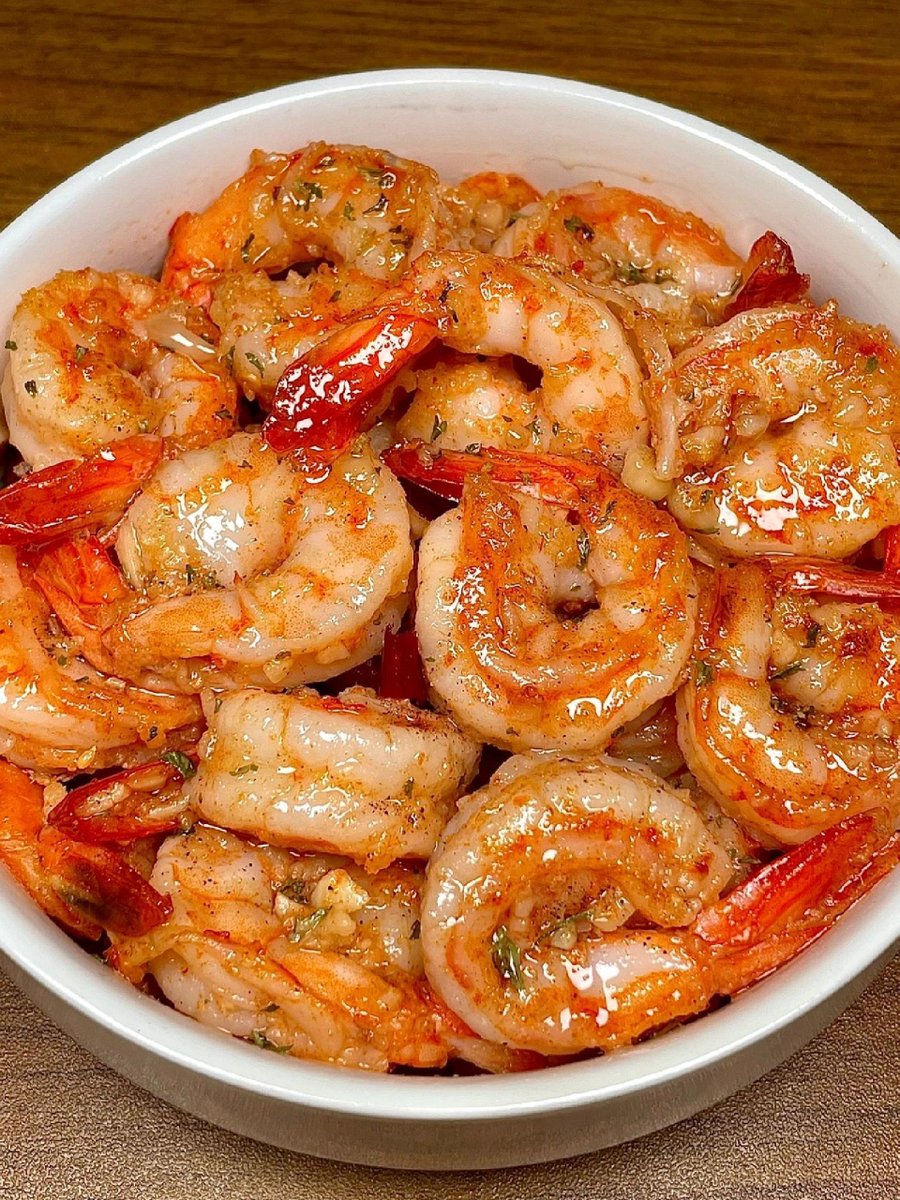 GriseldaJe17507's tweet photo. Lunch win: buttered shrimp tossed with fresh cilantro—so fragrant and satisfying that I finished every bite in 10 mins. https://t.co/6grwMCJ8ix