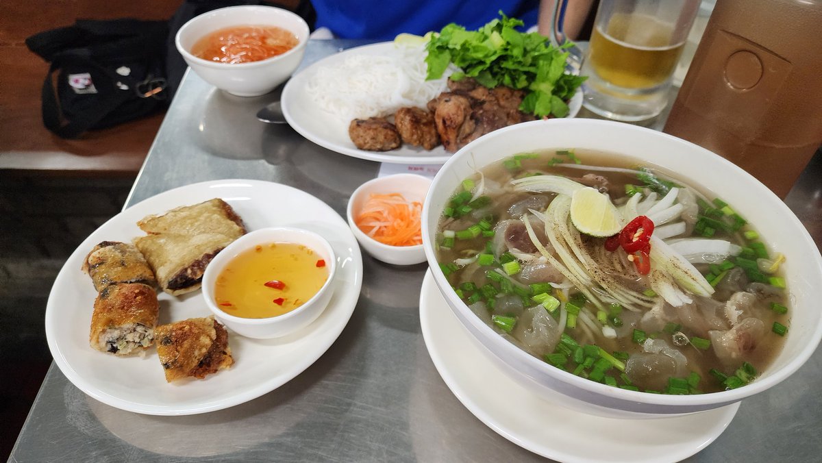 golokatsu's tweet photo. 저녁은 베트남음식먹었음
면을 일반쌀국수 말고 얇은 면으로 먹었는데 맛있더라 https://t.co/eXIsDJwp1c