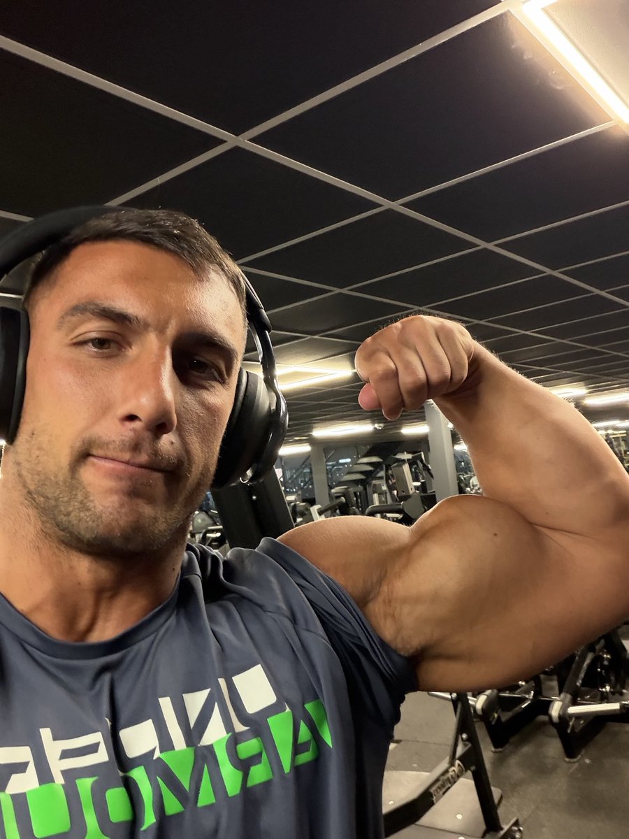 MusclGodMarcu1's tweet photo. You know what to do sluts💪🏻
#findom #cashmaster #alphamale #paypig https://t.co/SkTSslbatd