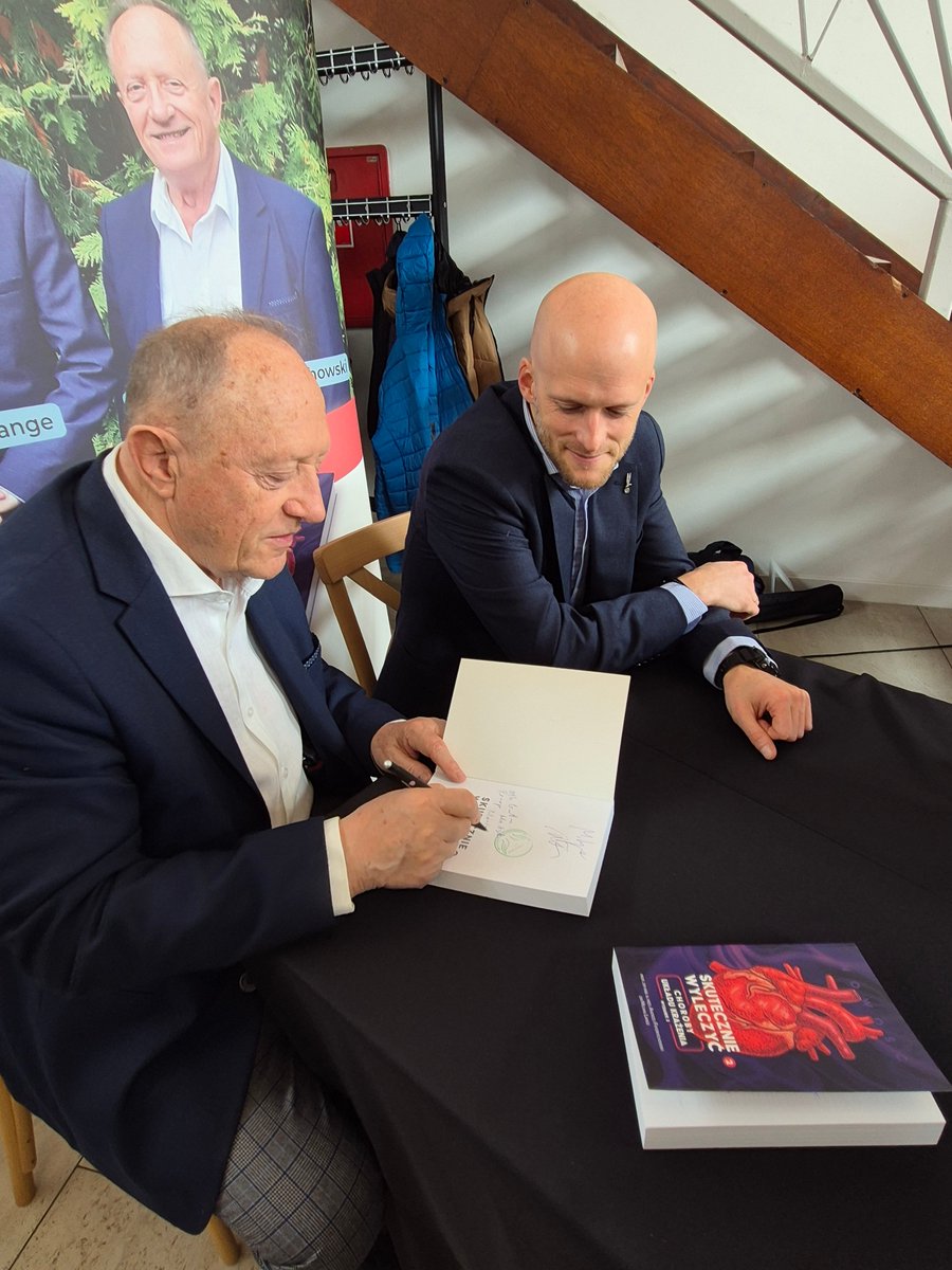 Skutecznie's tweet photo. #ksiazka #wiedza #autograf https://t.co/1cvjZ4QOG6