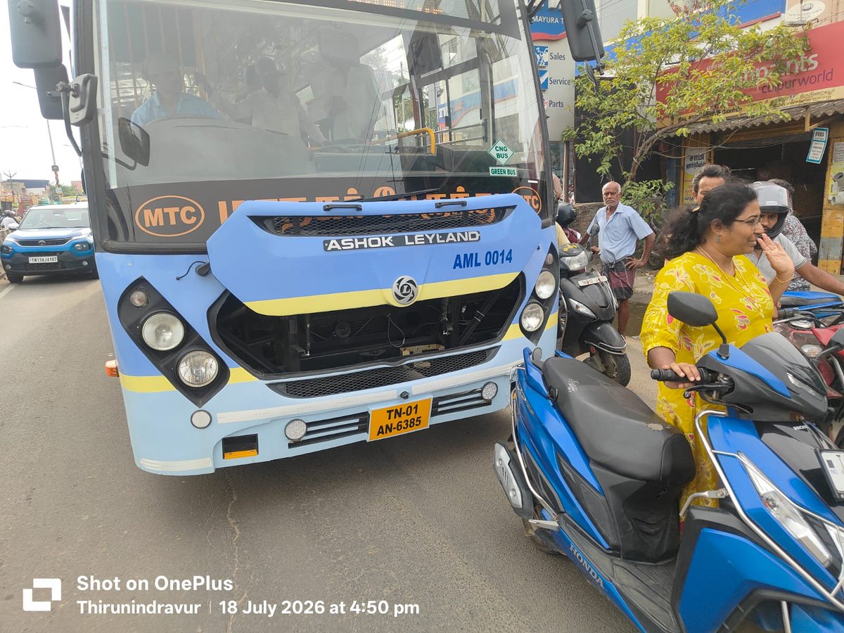 gani07's tweet photo. 2nd incident - Avadi depobus drivers has to be taught how to follow road lanes and how to stop in a bus stop. Please take serious actions on these defaulters. See the gap between the divider and the bus when there is some space for the bus to halt at the stop. @MtcChennai https://t.co/BIgmkZPpbF