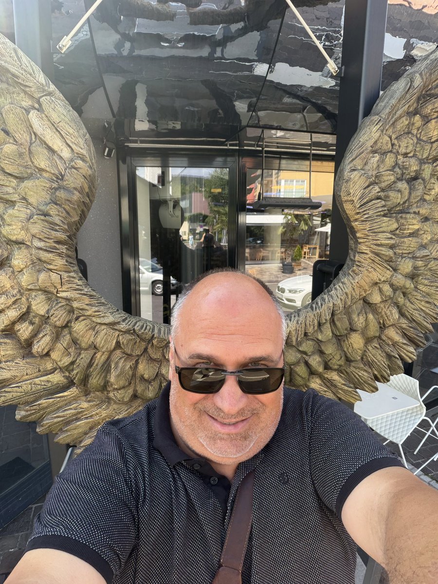 daunger1's tweet photo. Wenn #engel reisen 🪽👼😇
Schönste Zeit im Jahr 🏔️☀️🏄
#urlaubszeit auf dem Weg nach #Lienz in die ☀️#sonnenstadt☀️
Zwischenstopp in #velden 😎 #daunger guad drauf. https://t.co/VmSBUdwK6h
