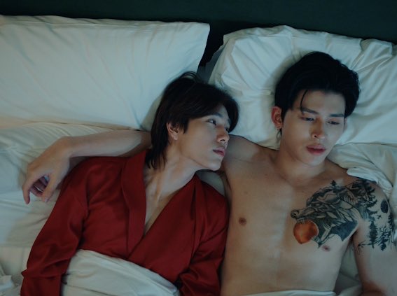 PhuwinOfficial's tweet photo. ผมก็แค่ก็ต้องฝึกยิงปืน ฝึกการต่อสู้ น้ามตามาาาาาา พีชรักพี่เคียนมาก เข้าใจเลยว่าอยากเสียสละให้น้อง 😭😭😭

❥@phuwintang🍯

#PeachAndMeSeriesEP2
#phuwintang https://t.co/ArqADMfH1g