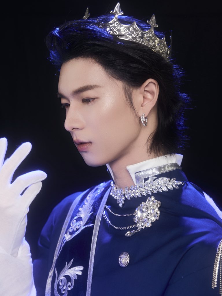 ppoohkt's tweet photo. Iconic Prince💙🤍
#ppoohkt https://t.co/qwul8qaiab