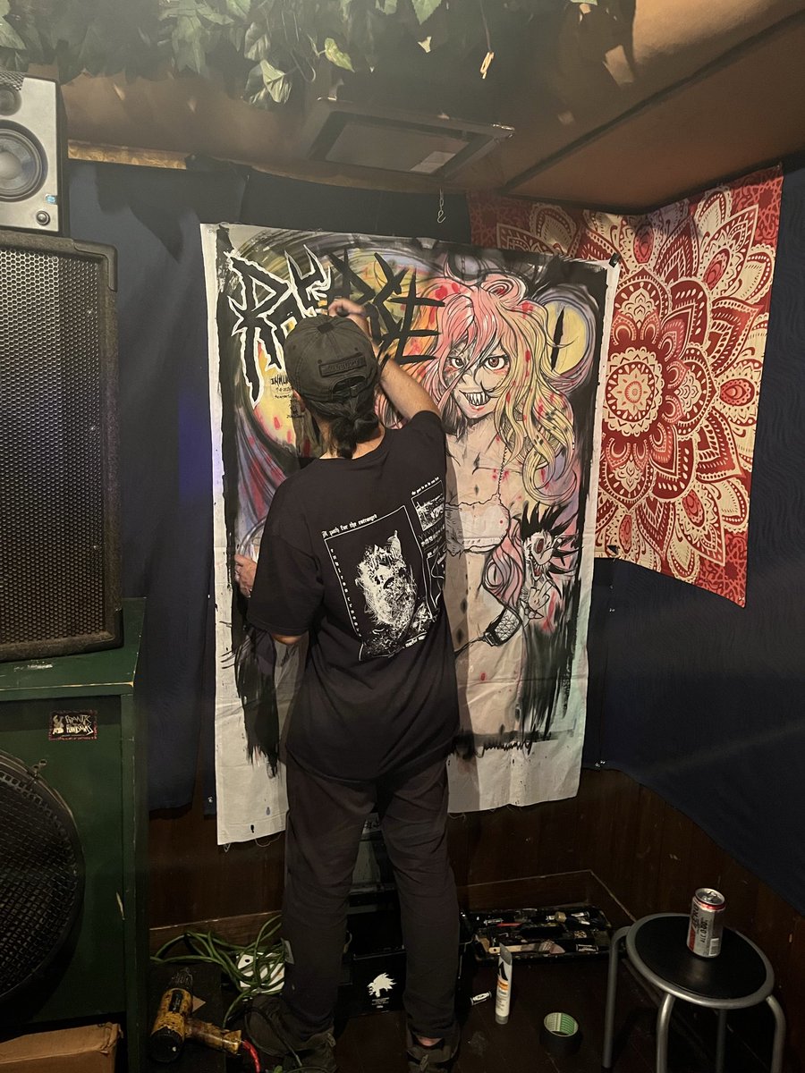 machohouse's tweet photo. ZUKKさんの個展からROSEROSEのレコ発LIVEを観に中野ムーンステップへ
DE-CULTURESのギター���凄い刻みだと思ったらself deconstructionのKuzuhaさんだった！
前から観たかったDISGUNDERで信二さんのギターをやっと生で観られた！
ROSEROSEもボリューム満点のセットリストで最高！
楽しいLIVEでした♪ https://t.co/SaMQZtmtgo