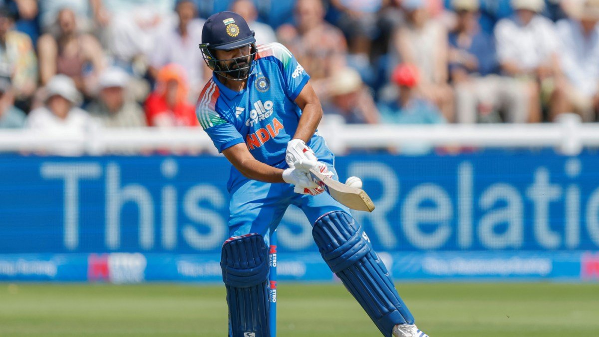 harshit_8102's tweet photo. ONLY PLAYER WITH 3 DOUBLE CENTURIES.

ONLY PLAYER TO HAVE 7 CENTURIES IN ODI WORLD CUP 

ONLY PLAYER TO HAVE HIT 364 SIXES IN ODI

ONLY PLAYER TO HAVE 2 CONSECUTIVE 500+ RUNS IN WORLD CUP 

ROHIT FOR 2027 WC https://t.co/EkRTGTjt88