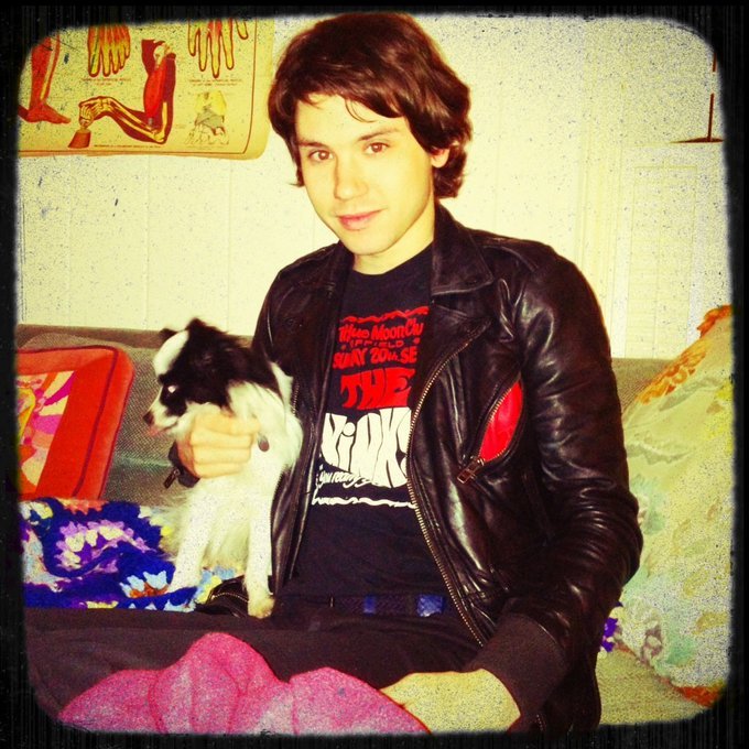 ryro_has_a's tweet photo. Ryan Ross has Mr. Bonejangles https://t.co/E2CReTp9R7