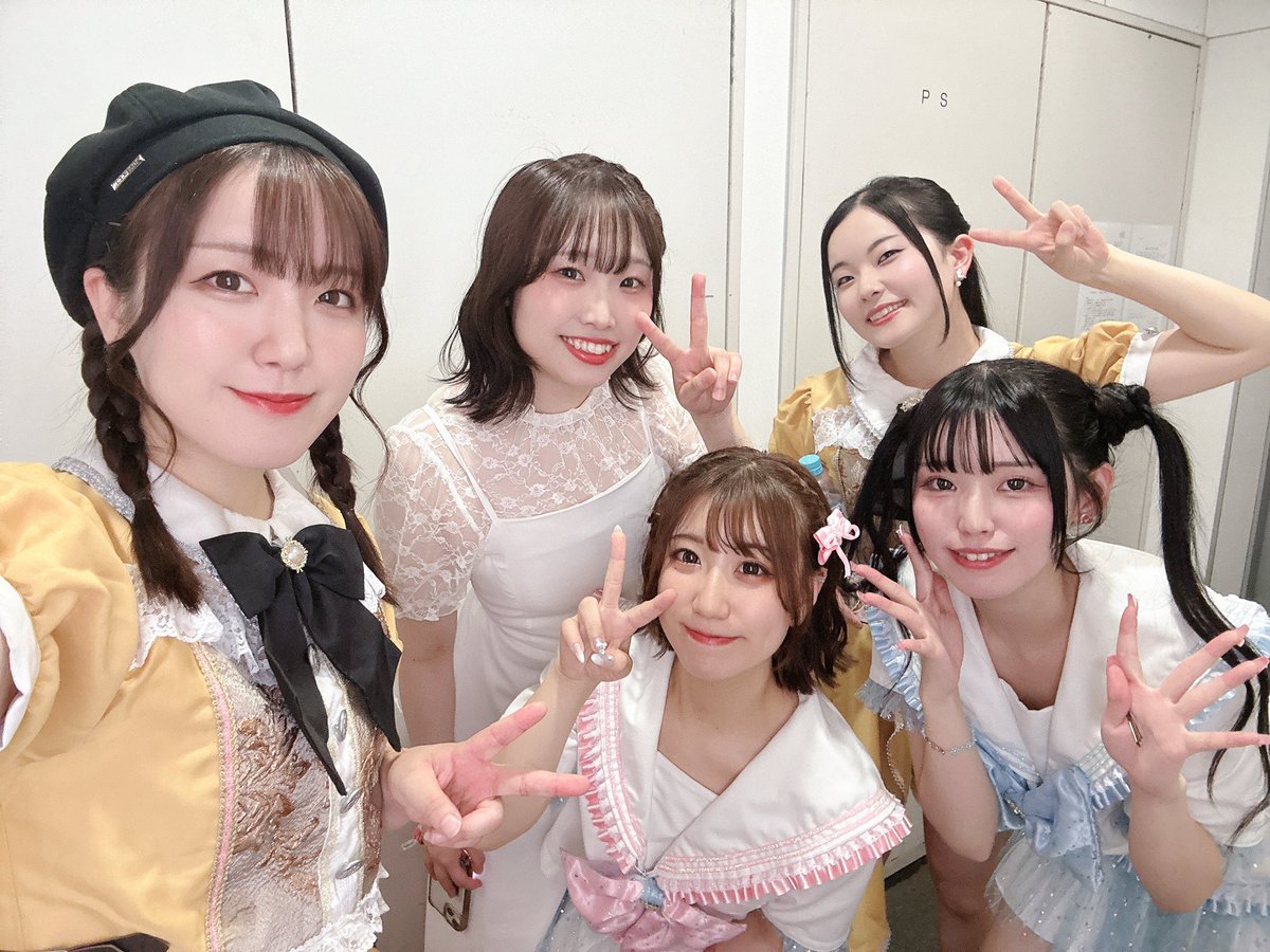 nao_sakuno's tweet photo. 空色フェスありがとうございました🙌三国ワルキューレ尽くしのライブだったね🙆‍♀️
今回の主題歌、そして前作主題歌のみんなで歌唱、めちゃめちゃ楽しかった✨
そしてDescris.枠では皆様の熱気もすごく楽しくて汗びちゃびちゃでした🙃笑

明日は四谷LOTUSさんにてヤギ生誕に出演します🎂一緒にお祝い！ https://t.co/GZ6UFcsQsj