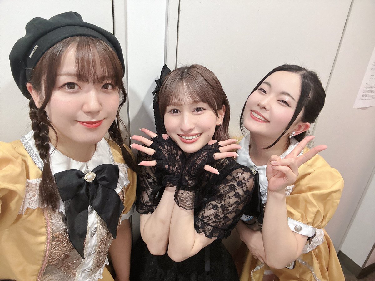 nao_sakuno's tweet photo. 空色フェスありがとうございました🙌三国ワルキューレ尽くしのライブだったね🙆‍♀️
今回の主題歌、そして前作主題歌のみんなで歌唱、めちゃめちゃ楽しかった✨
そしてDescris.枠では皆様の熱気もすごく楽しくて汗びちゃびちゃでした🙃笑

明日は四谷LOTUSさんにてヤギ生誕に出演します🎂一緒にお祝い！ https://t.co/GZ6UFcsQsj
