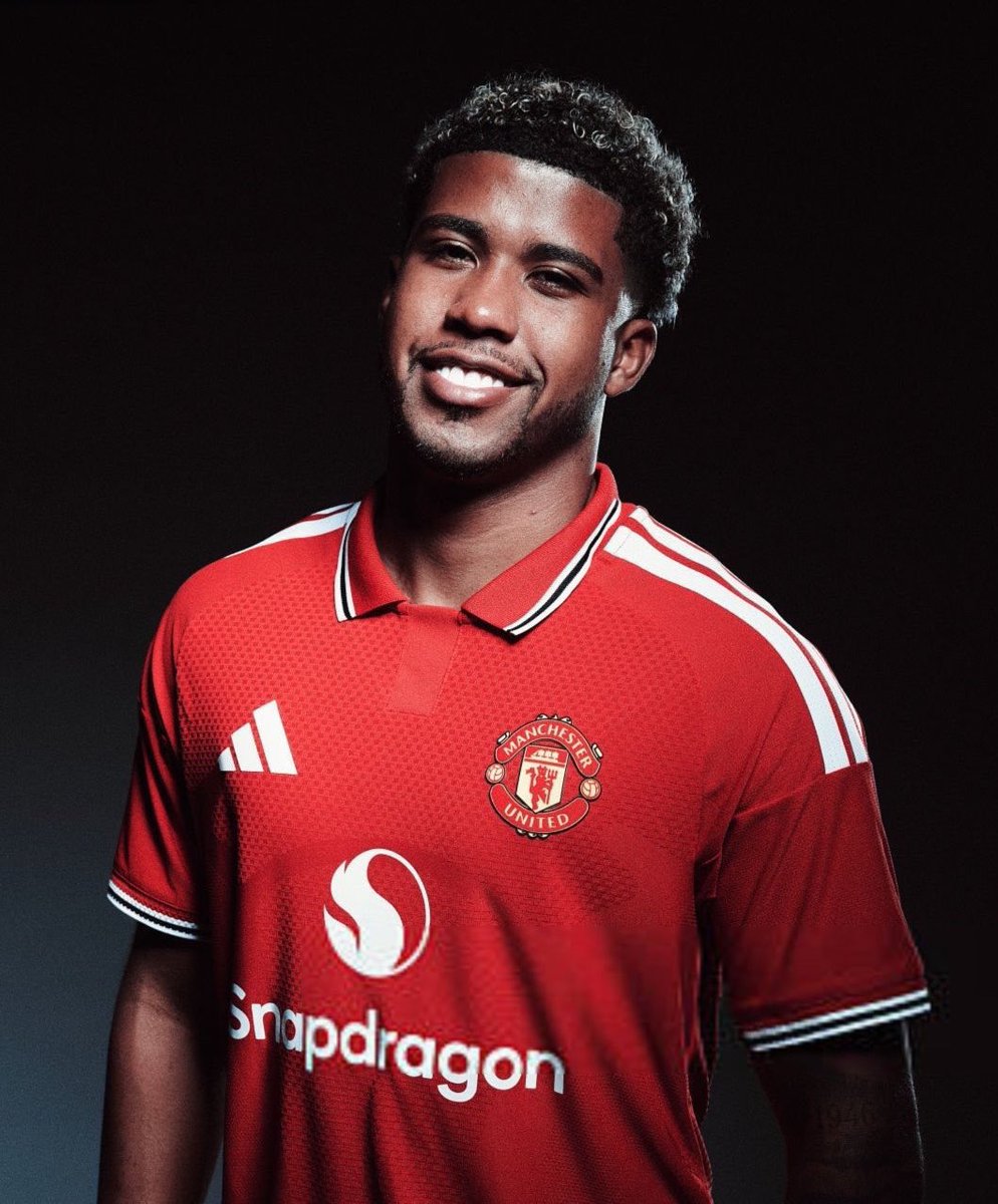 TheBigTimmyy's tweet photo. 🚨 Manchester United XI vs Wrexham: 🔴

Heaton; Yoro, Maguire, Heaven; Shaw, Andrey Santos, Jack Fletcher, Mbeumo, Mount, Dorgu; Zirkzee. 👊

[@TyMarshall_MEN] #MUFC https://t.co/OrcDiDlRDW