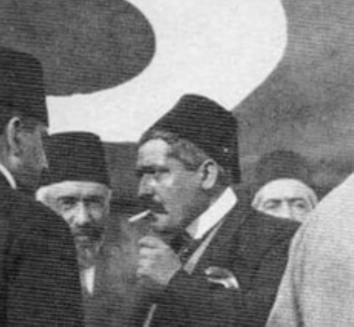 VartanHalis's tweet photo. Talat: "Ermenilerin dörtte üçünü zaten ortadan kaldırdık"

Ermenilerin soykırıma uğratılmasını haklı göstermek için öne sürdüğü gerekçeler, ABD'nin İstanbul Büyükelçisi Henry Morgenthau tarafından tek tek çürütülünce Talat Paşa şu cevabı verdi:

"Bunları söylemenin hiçbir faydası yok. Ermenilerin dörtte üçünü zaten ortadan kaldırdık. Bitlis'te, Van'da ve Erzurum'da artık hemen hemen hiç Ermeni kalmadı. Türklerle Ermeniler arasındaki nefret artık öylesine derin ki bu işi tamamen bitirmek zorundayız. Eğer bunu yapmazsak, onlar da intikam almanın planlarını yapacaklardır."

Soykırım siyasetinin en net ifadelerinden biri de budur.