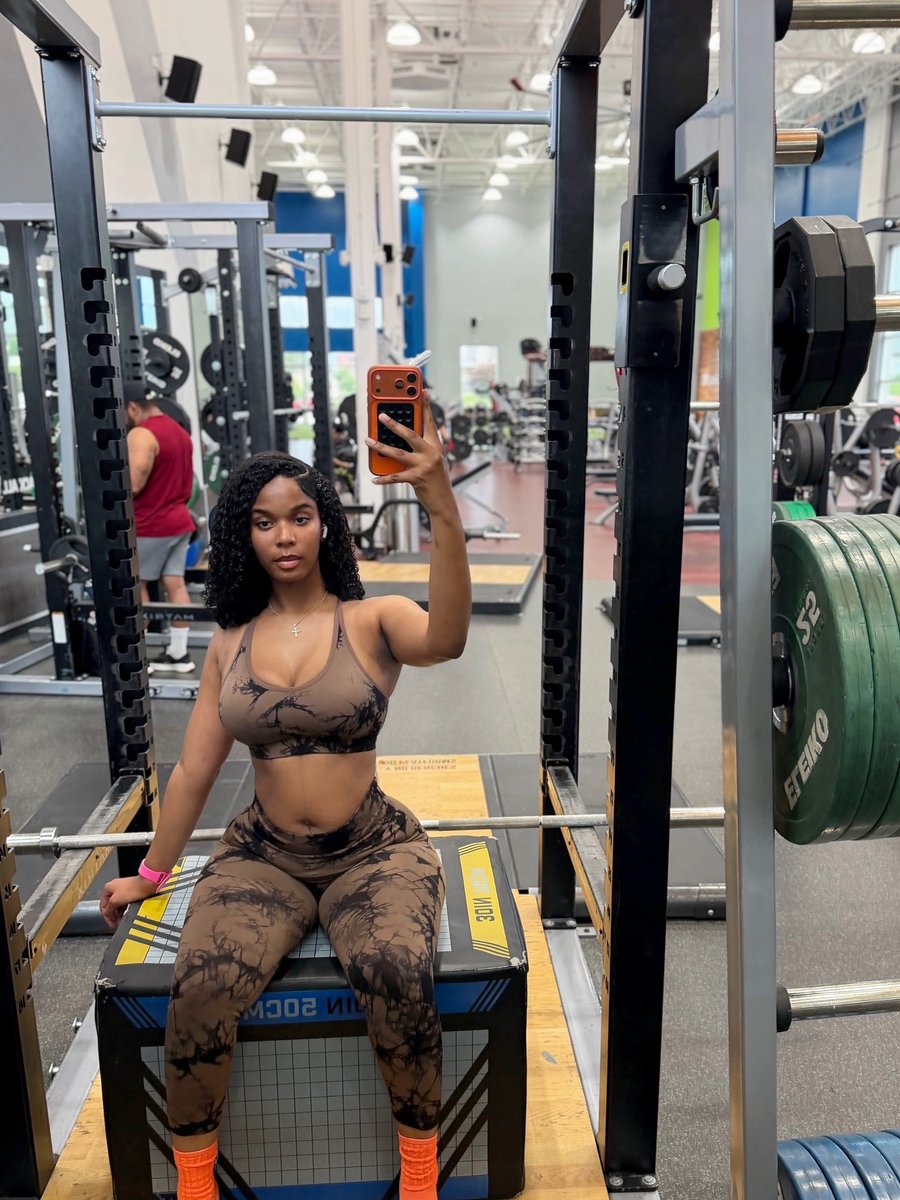monevsmoe's tweet photo. Gym girly https://t.co/EscWbWtq0o