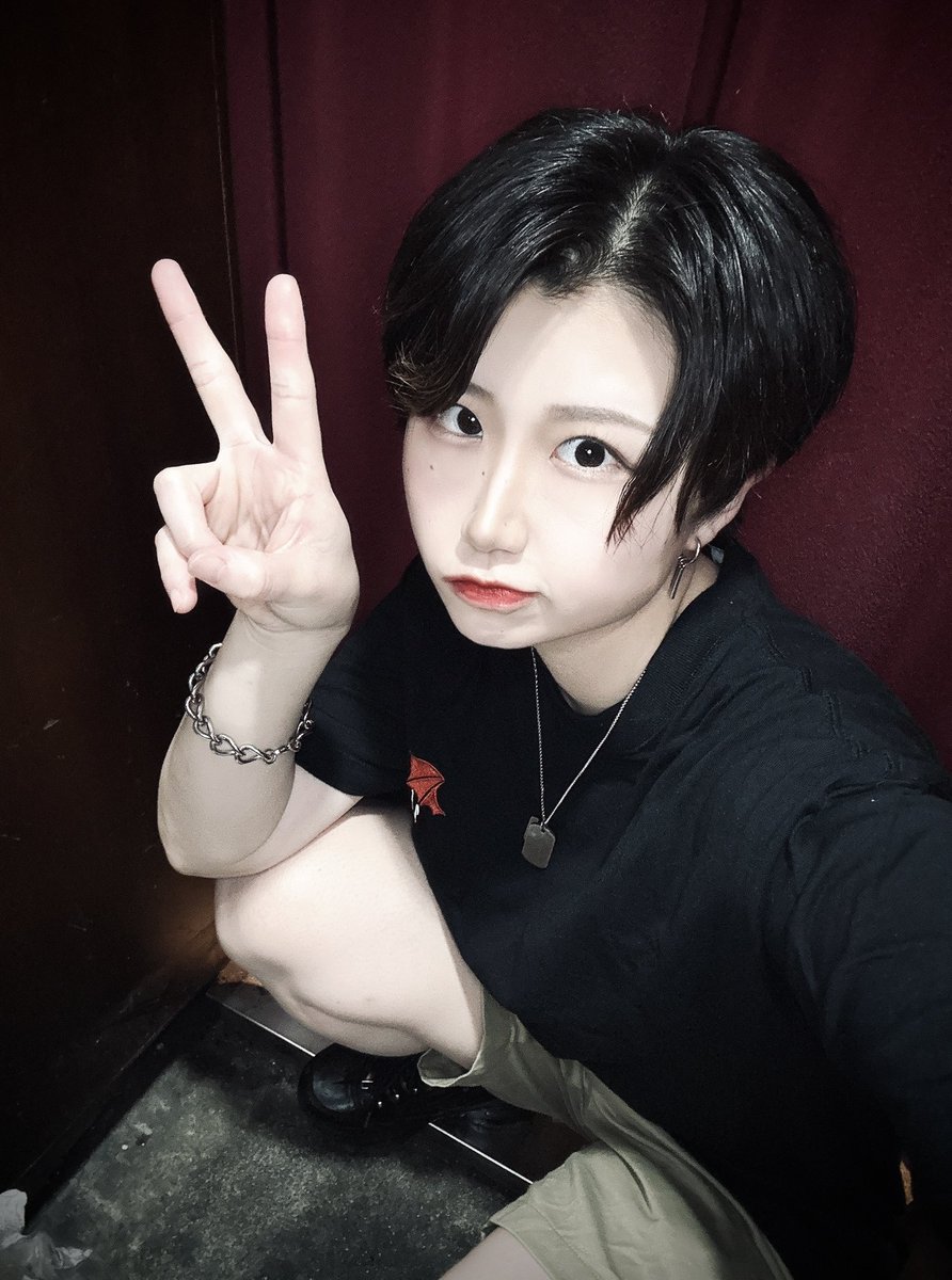 kai_guildYK's tweet photo. いん！
Tシャツ短パンday🌻
会いに来るしかなくなーい？？
遊佐さんと待ってるよ〜( ఠ౪ఠ )
23-5
 #コンカフェ  #アニソンバーギルド横浜 
 #関内コンカフェ  #横浜コンカフェ 
 #アニソンバー  #関内  #横浜 https://t.co/Dh8Bos0gcj