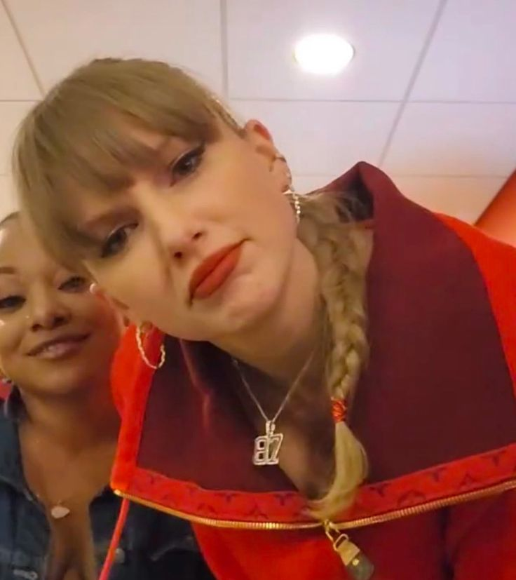 taylorlilacs's tweet photo. People really think they can change my opinion on Taylor by sending me fake or out-of-context posts lol I've been stanning this woman for 15+ years, I know who she is and one dumb post will neverrr change my opinion. Get a freaking life https://t.co/eJUKScjYU8