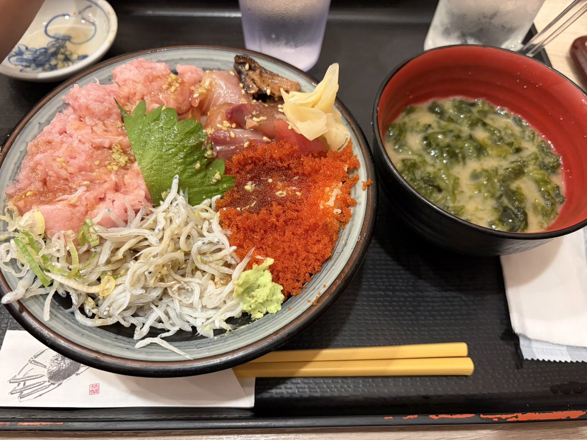 umiumiRyo222's tweet photo. 醤油かけてから写真撮ってないことに気付いた
食べ始める前で良かった
めちゃくちゃ美味かったです
あおさの味噌汁大好き https://t.co/h0DZBJlkg3