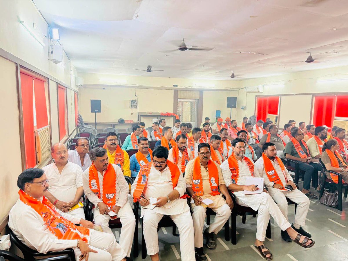 bjpvnsmahanagar's tweet photo. आज वाराणसी महानगर की मासिक बैठक सिगरा स्थित गुलाब बाग कार्यालय पर संपन्न हुई।

बैठक में बतौर मुख्य अतिथि लोकसभा समन्वयक श्री Jagdish Patel  जी एवं मुख्य वक्ता के रूप में वाराणसी जिले के प्रभारी श्री अरुण पाठक  जी की गरिमामयी उपस्थिति रही। https://t.co/cientsNFOt