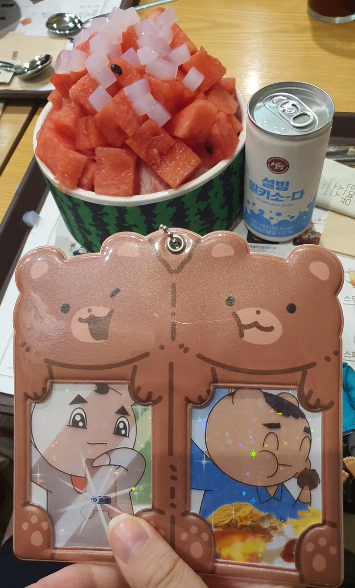 Gom_joah's tweet photo. 키님/곰곰/보리님

넷이서 1박2일로 놀러간 사진 풀기
첫날 먹은 육비/설빙 https://t.co/N3yfFVrGQJ
