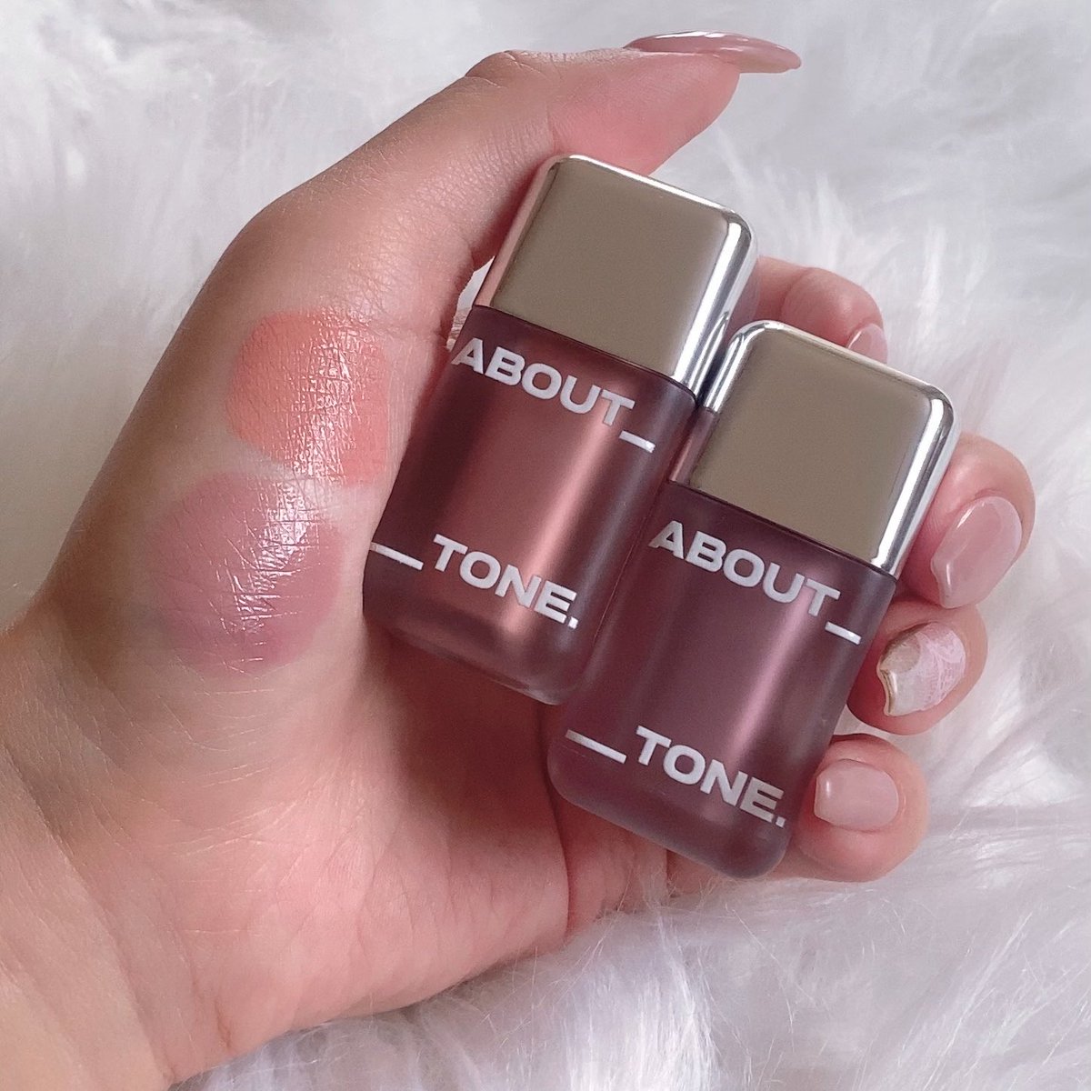 mo_mo_mo_l's tweet photo. 一瞬でﾂﾔｼﾞｭﾜガラス玉ほっぺが爆誕するabout toneのリキッドチーク🧊
ベースヨレないし、頬の毛穴も���ーンと飛ばしてくれるのが本当にハオ 
#アバウトトーン https://t.co/lOhP28eUQr