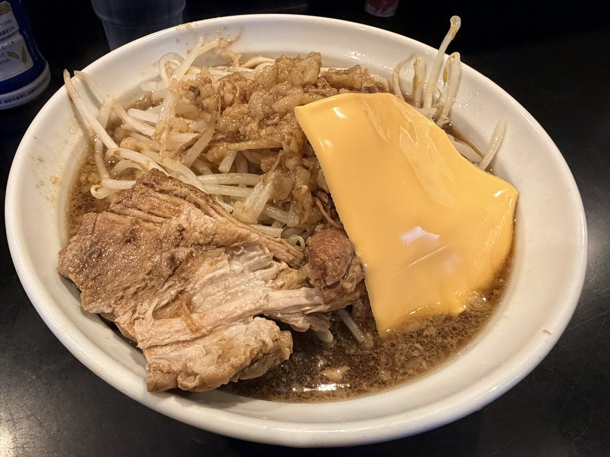 mtz_asabcg's tweet photo. ラーメン豚温泉
ラーメン(200g)ﾔｻｲｱﾌﾞﾗｶﾗﾒ+チーズ+生たまご https://t.co/gAXWEDKXaG