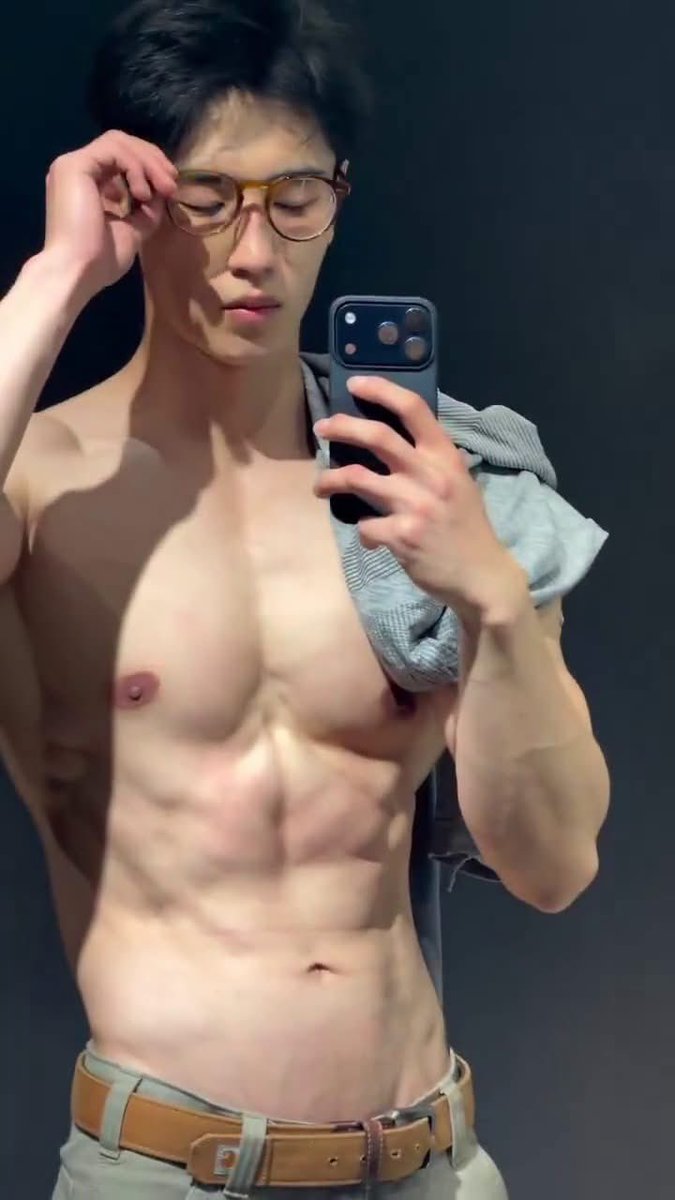 hotguysTH's tweet photo. ฮอตเนิร์ดนี่ถอดแว่นออกมาแล้วหล่ออะ https://t.co/ge05HodT3H