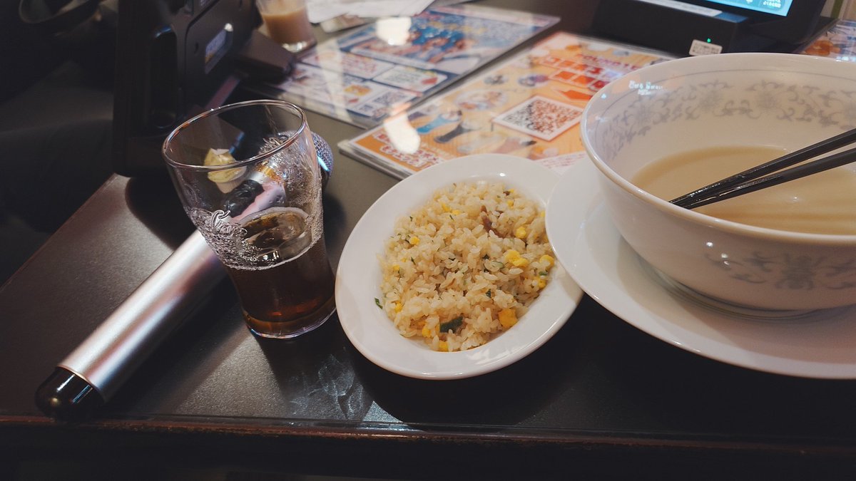 U00325's tweet photo. そして歌いに来たおじさん https://t.co/CPogwLAthp