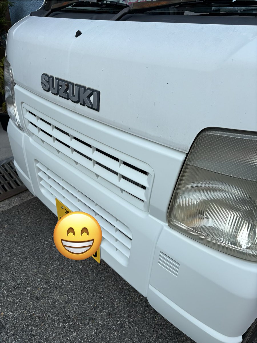 korisax's tweet photo. 軽トラのギラギラのバンパー自分で変えたくせに、嫌になったらしい😂 https://t.co/pZZeLFg4s6