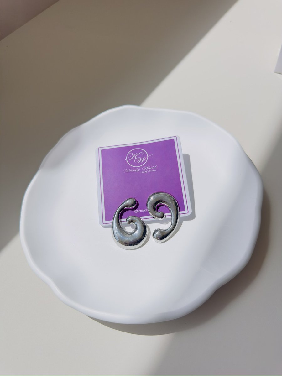 __Mussyy's tweet photo. 69 Shaped Earring, ₦6,500.00. https://t.co/0ZboZSrrGA 

Available in stock.
Please repost 🤲🏿💜
@Kemsky_W https://t.co/6RP9KcPoBL