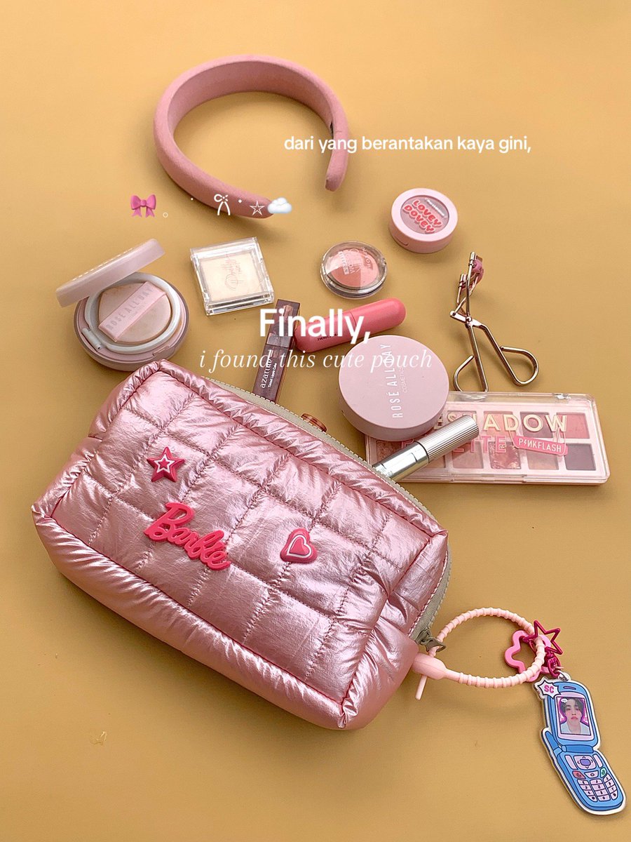 estheticalism's tweet photo. The pouch that's cute and actually useful. It's affordable and splash-resistant, too 💗 https://t.co/rLNOGoVc8r