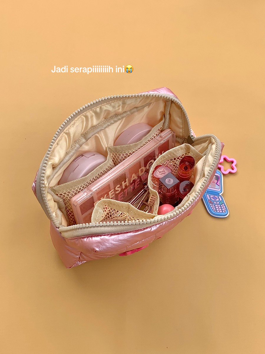 estheticalism's tweet photo. The pouch that's cute and actually useful. It's affordable and splash-resistant, too 💗 https://t.co/rLNOGoVc8r