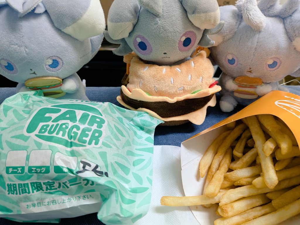 Jouzan23's tweet photo. マックコラボまで我慢できなかった
バーガーニャス達 https://t.co/ohmK1xbX9s