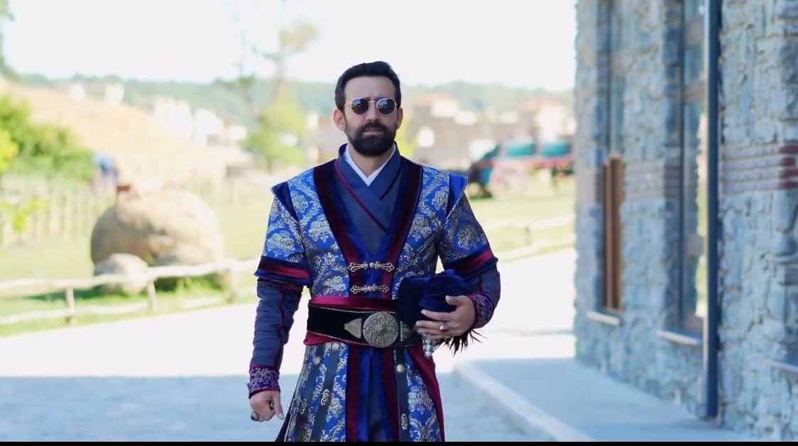 FeritKayaEtknlk's tweet photo. Ferit Kaya'nın Melik Celaleddin Keyferidun karakterine hayat vereceği Aşk ve Taht dizisinin okuma provası görüntüleri yayınlandı. ✨

Yeni yolculuk resmen başladı... Şimdi sıra sette ve ekranda! Sabırsızlıkla bekliyoruz. 🤍🏰

#FeritKaya #AşkVeTaht #MelikCelaleddinKeyferidun https://t.co/z3ivuxV3yP