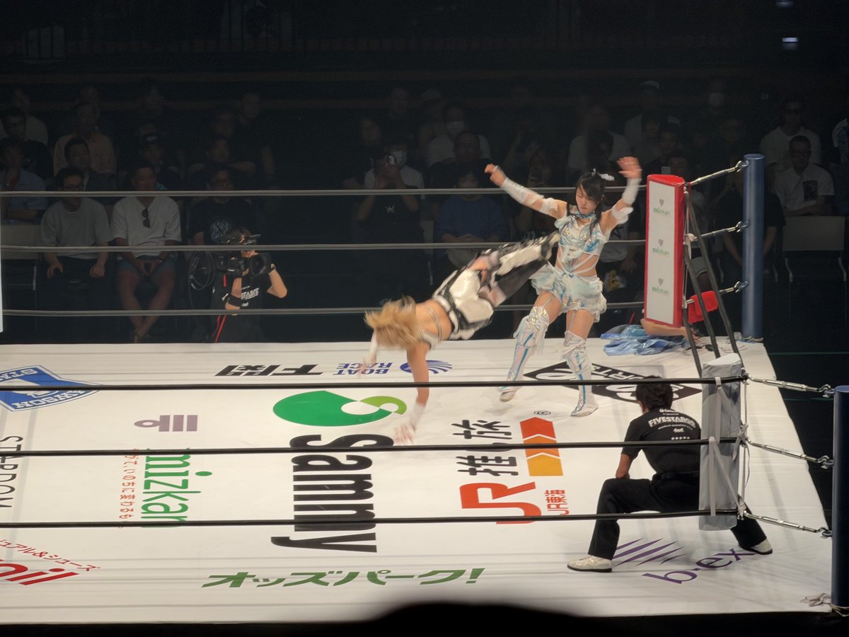 ElectricEye_'s tweet photo. 三連休初日はスターダムから。
第0試合含めて13試合と大ボリューム。
初めてフワちゃんみたかも。

やはり現地観戦面白いな。 https://t.co/si57aCp6gY