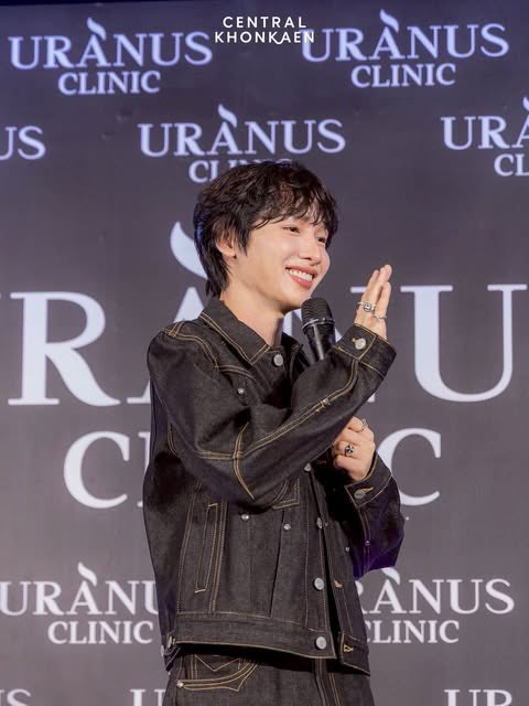 offgun_family's tweet photo. เซ็นทรัลขอนแก่นถ่ายรูปน้องกันคนน่ารักมาฝากเบบี๋เยอะเลย เยิฟฟฟฟ~ 👶🏻🤟🏻💚 @AtthaphanP   

📸 IG : centralkhonkaen 

URANUS KKN X GUN
#UranusClinic
#UranusCelebration2026
#UranusClinicxGunAtthaphan
#กันอรรถพันธ์ #GunAtthaphan https://t.co/L0Ruiy0vw6