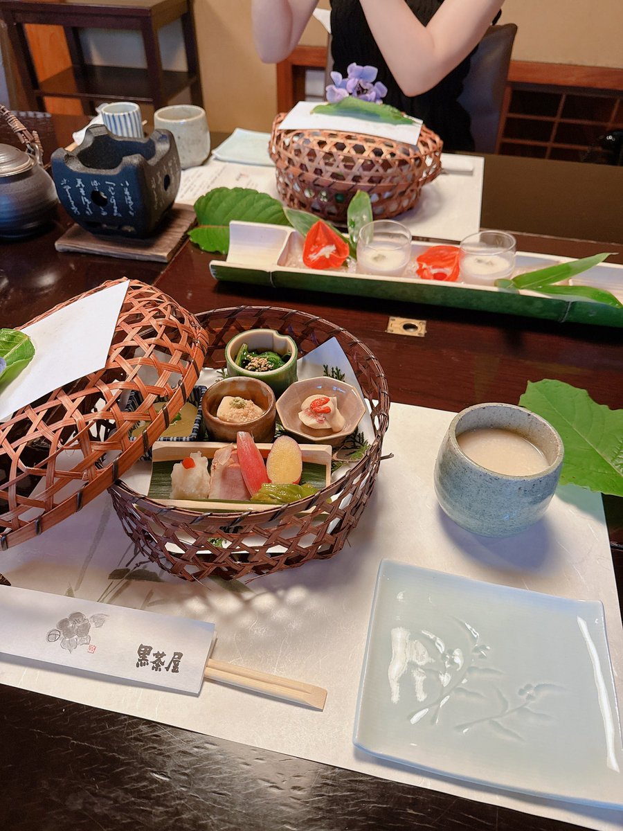 s_taka119's tweet photo. 誕生日祝い㊗️であきる野の「黒茶屋」へ！
食事の後に渓流を見ながらかき氷...と思ったけどゲリラ豪雨でむーりー笑
 #あきる野 #秋川 #黒茶屋 #鮎 https://t.co/gC3a6xyzYU