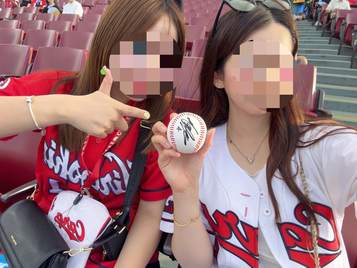 a__751863's tweet photo. 7月9日にこれ飛んできたんやけどある意味レアじゃね？？😂😂😂

 #カープ https://t.co/51EbLKYkg7