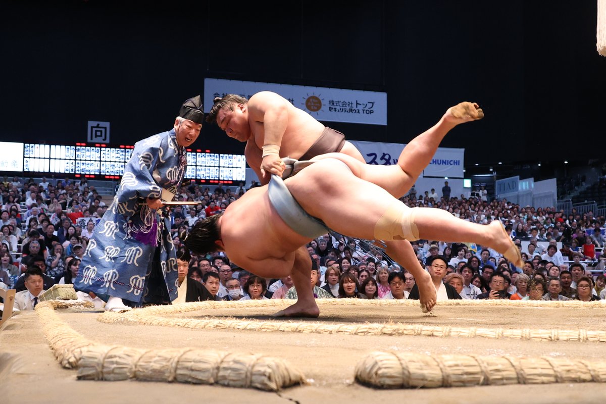 七日目の様子＞ 幕内取組 霧島（6勝1敗） 上手投げ 琴勝峰（3勝4敗