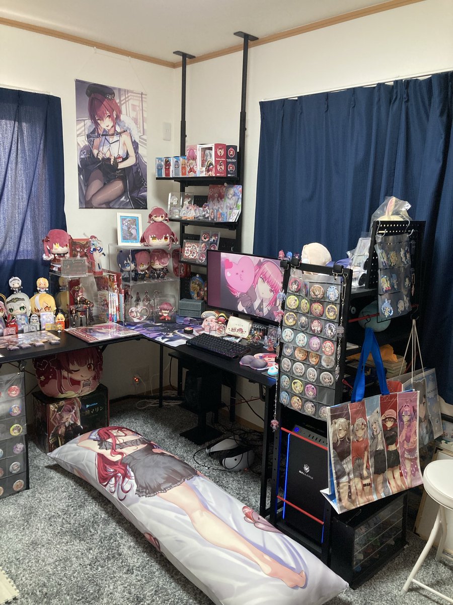 Maru32848's tweet photo. これが…こうっ！
夫からのプレゼント頂きました。
ありがとう😭
遮光カーテンなのでグッズが守られる。
一気にマリン船長カラーになった🏴‍☠️
最高の推し部屋だワ🫶 https://t.co/uY5EjAeZad