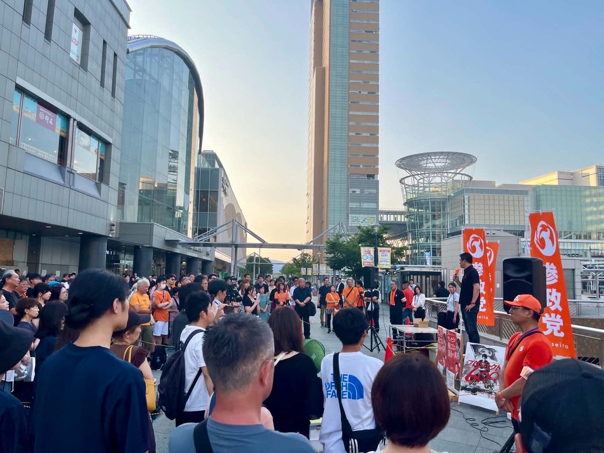 jinkamiya's tweet photo. 一年ぶりに高松駅前で街頭演説をしてきました。高知でできなかった分45分長めに話しました。
国会で起こっていることや
参政党の判断軸をお話しました。

与党は数を持っているんだから
その力で国民が望んでいることを
やってもらいたい。

【LIVE】参政党　街頭演説　＠高松駅前広場　神谷宗幣　2026年7月18日（土）18：00～ #ひとりひとりが日本 #日本人ファースト参政党 https://t.co/MIZT0Ih8xR @YouTubeより