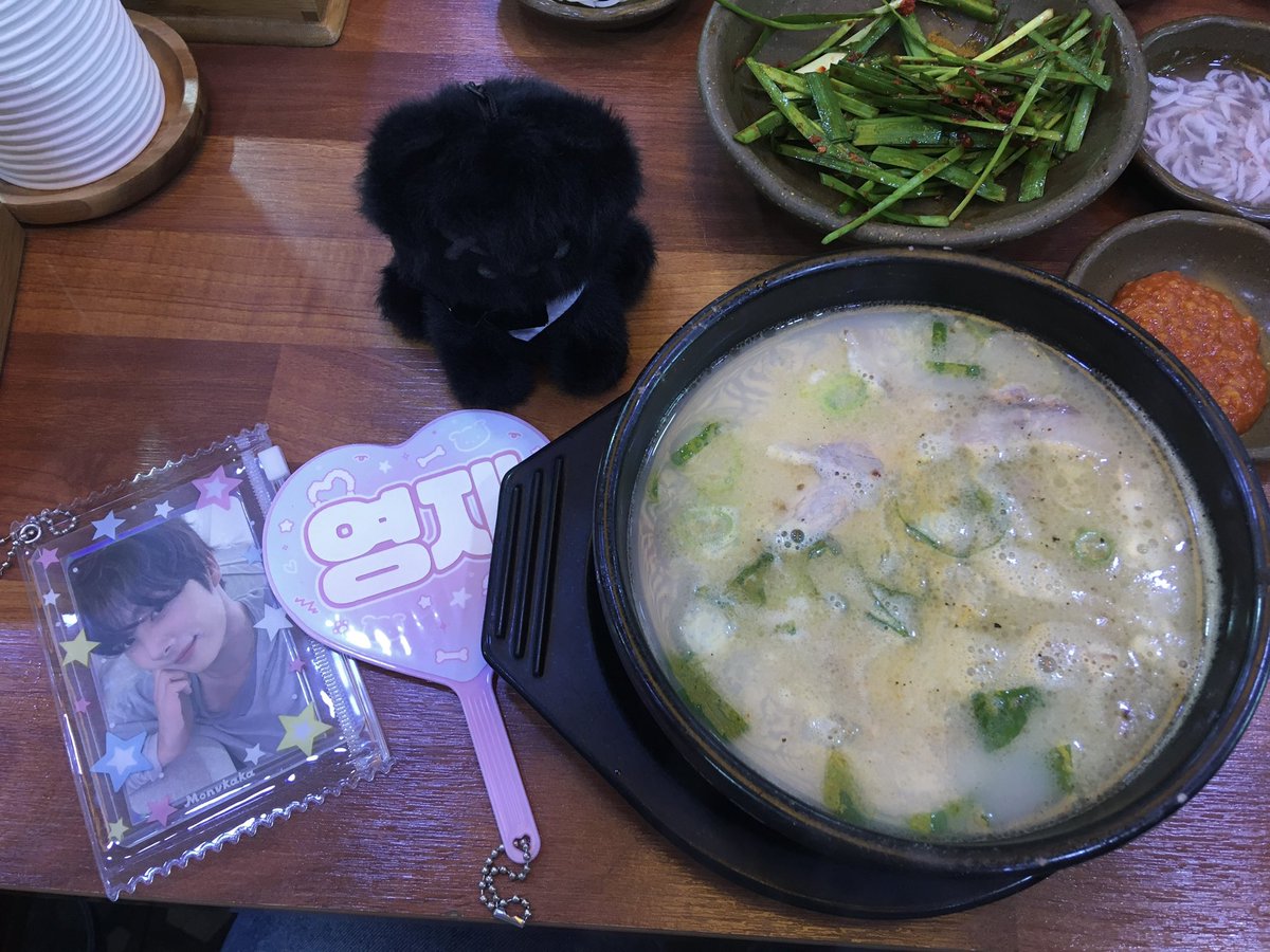 0jaekku's tweet photo. 먹부림쇼🍽️🍽️ https://t.co/8AOJ8tFYcC