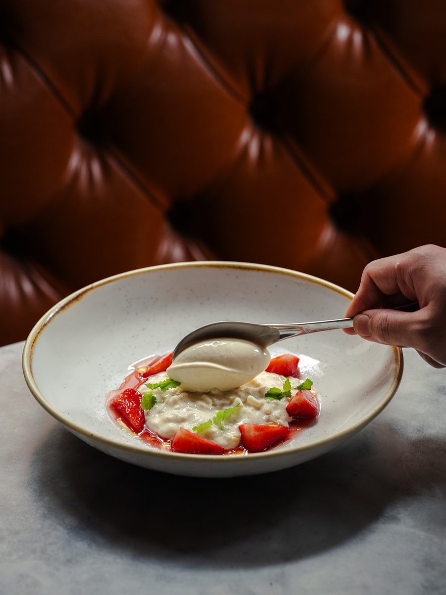 PichetDublin's tweet photo. The perfect day to treat yourself 

🍓Chilled Vanilla and Cardamom Rice Pudding with Irish Strawberries, Lemon Balm Ice Cream, Honey Tuile https://t.co/kDKAxNfplb