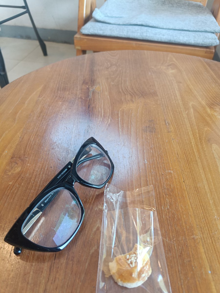 candradewia's tweet photo. Malu ga malu si tiap ke sini nanyain ada kue kacang tester ga huhu https://t.co/HKvBAaOfpp