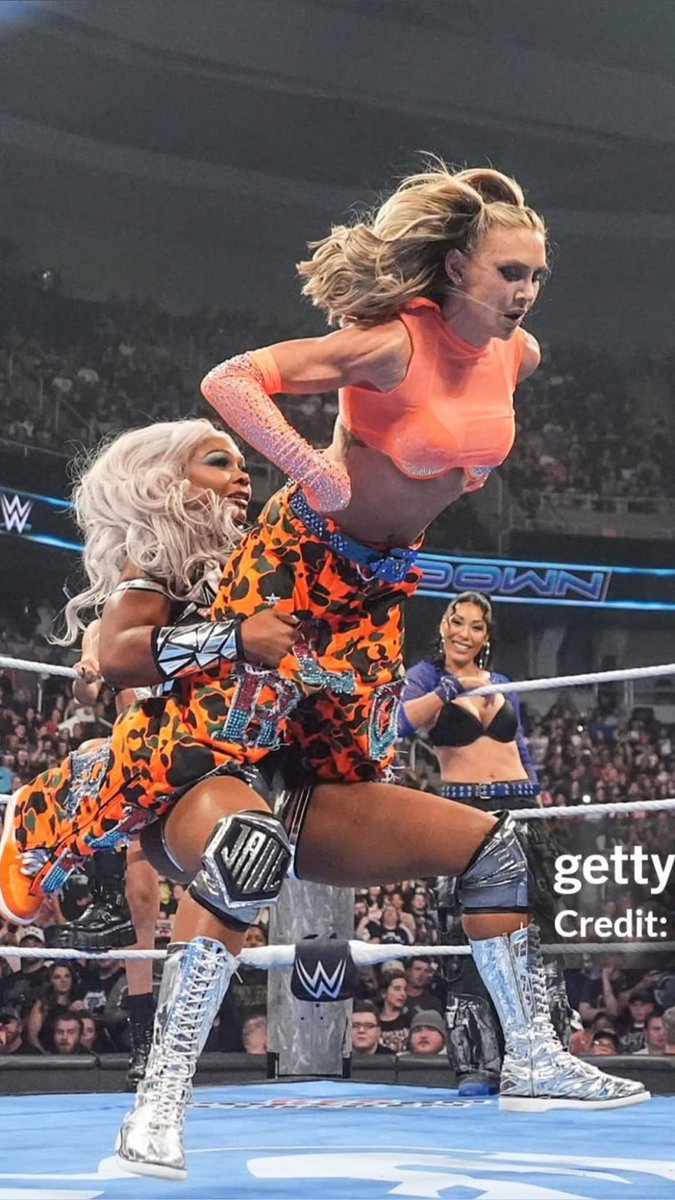 MiaYim's tweet photo. When mom watches me beat that girl’s ass that been bullying me in school

Caption by bestie Jordan 😂

#wwe #smackdown https://t.co/Jpf3LjRK1c