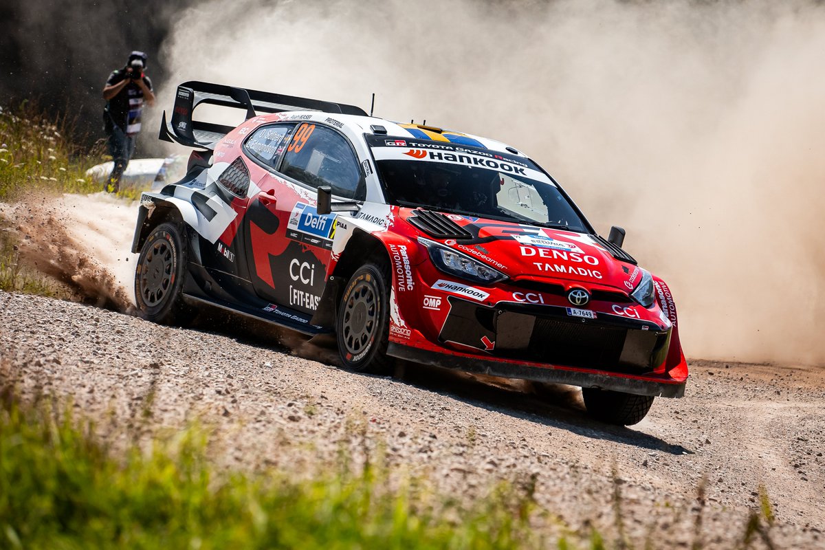 OfficialWRC's tweet photo. Times for SS10 at @RallyEstonia 🇪🇪

1️⃣@OliverSolberg01 12:50.4
2️⃣@samipajari +03.3
3️⃣ @thierryneuville +05.2

Live updates 👉 https://t.co/VaeVzfg3AF

#WRC | #DelfiRallyEstonia https://t.co/HZyCfd76ot
