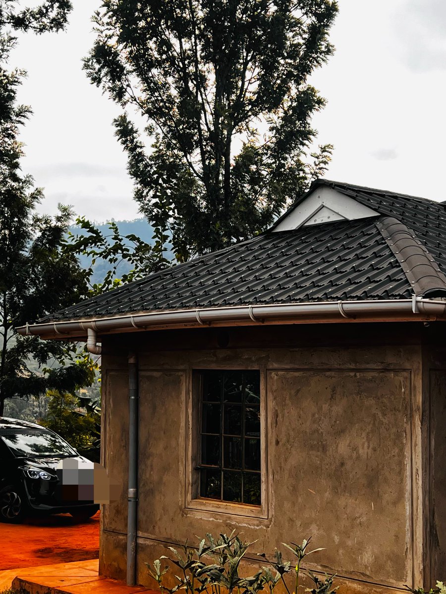 muli_brian_'s tweet photo. First in my bloodline to park a car in my Father’s house. 

I am happy ❤️ https://t.co/I2JRMAFX44