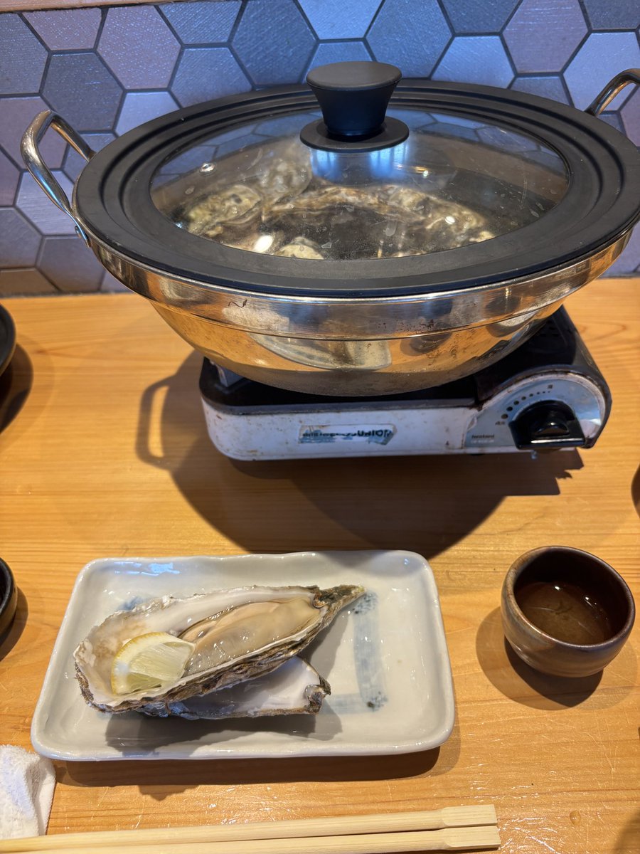 qooofeee's tweet photo. 牡蠣うめえ https://t.co/DTRdCYW2Au