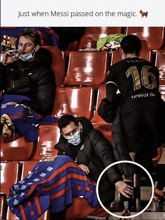 lalapoo918's tweet photo. 🚨 Breaking News 
 
Lionel Messi sang goat yang setiap langkahnya seolah sudah direstui oleh semesta ternyata sentuhan tangannya juga ajaib 🤯

selain Lamine Yamal yang dimandiin ternyata Messi pernah memberikan restu kepada pedri dengan menyentuh kakinya, terbukti beberapa tahun kemudian pedri menjadi salah 1 pemain terbaik dan pernah mendapatkan trofi kopa + golden boy 🌟

luar biasa bukan rencana semesta ini 👏🏻