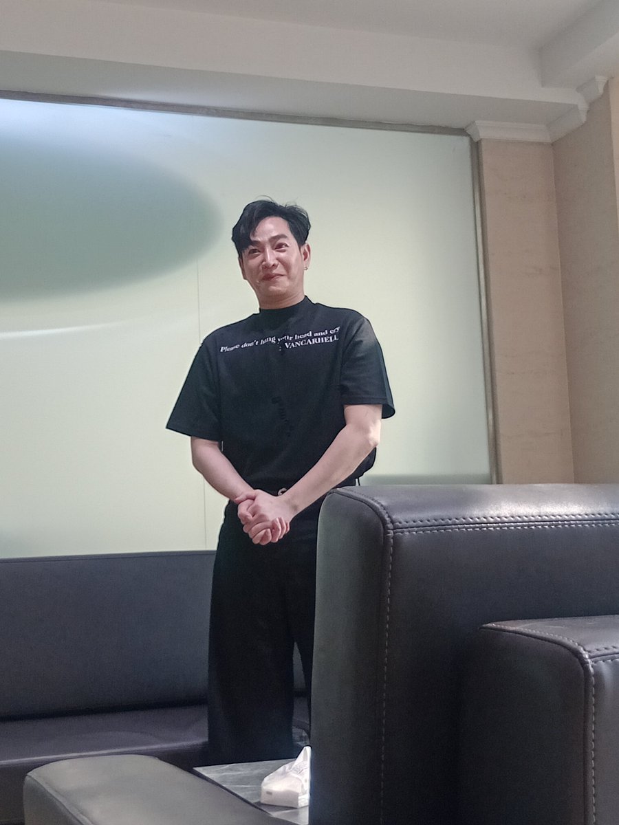 Siri_ayanaputra's tweet photo. ใกล้ที่สุดในชีวิตการติ่งแล้วพิคหล่อมากกกกกหล่อแบบตะโกนขาวออร่ามากกกก
พนง.แครี่ยังวิ่งมากรี๊ดบอกว่าพี่เป๊กหล่อมากกก
ฮรืออออดีใจมากกกได้เจอพิคแล้ว🥹
@peckpalit
#giftthatlives 🦋

#เป๊กผลิตโชค #PeckPalitchoke https://t.co/EdNmvd2e7z